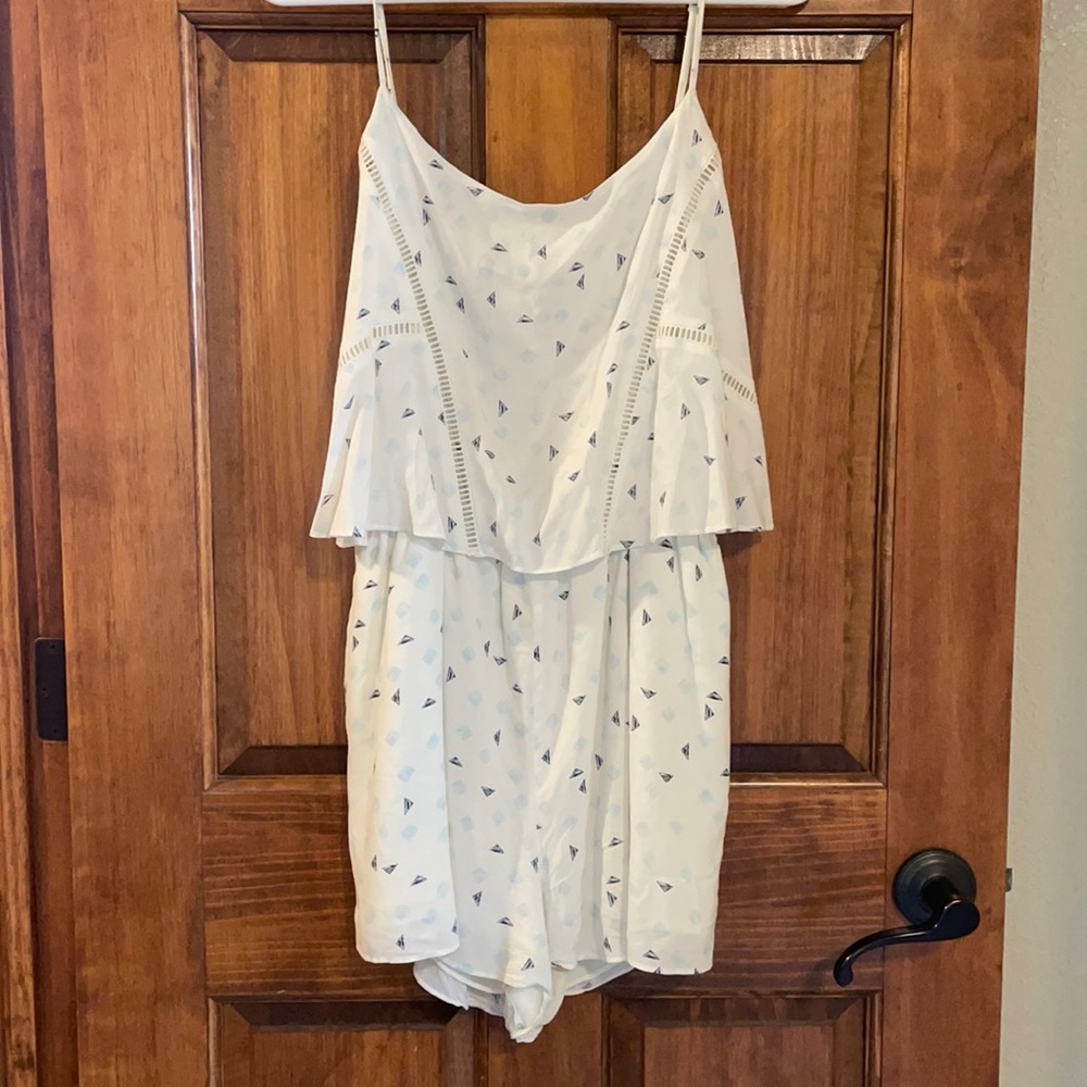 White Romper With Open Back And Pockets - image 1